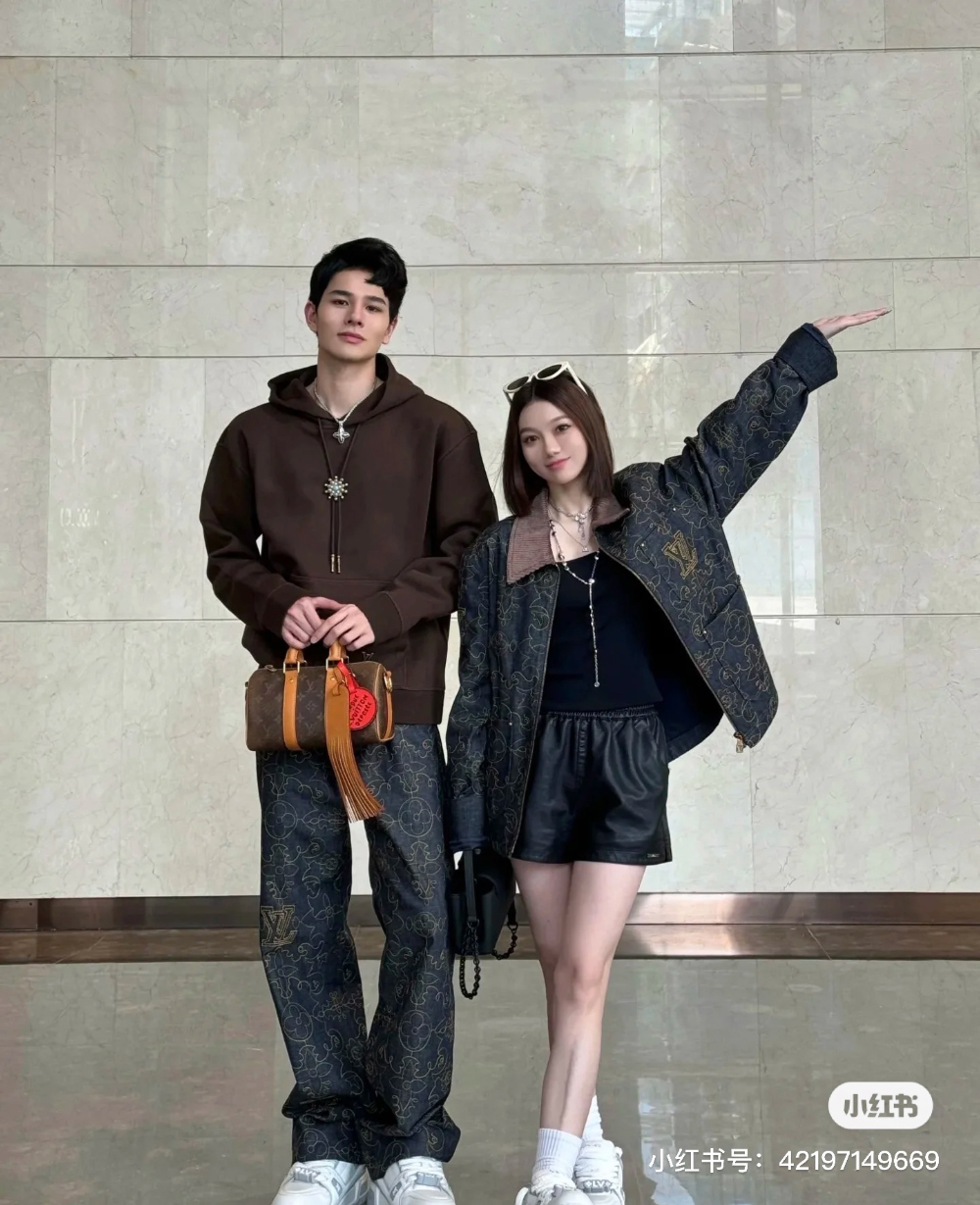 긴팔 티셔츠 모델 착용 이미지-S94L12